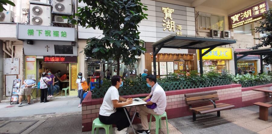 張秀珍：橋下祝福站