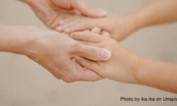 編者的話：願意停下來的關懷